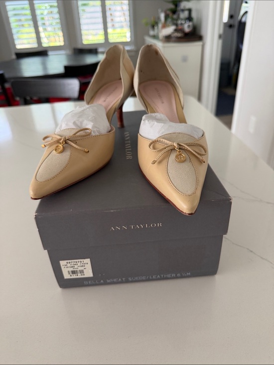Ann Taylor Shoes - Ann Taylor Bella Wheat Suede/Leather Pointed-Toe, Kitten Heels in Size 6 1/2 M